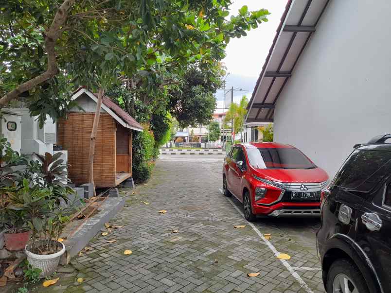 dijual hotel jl ringroad utara maguwo