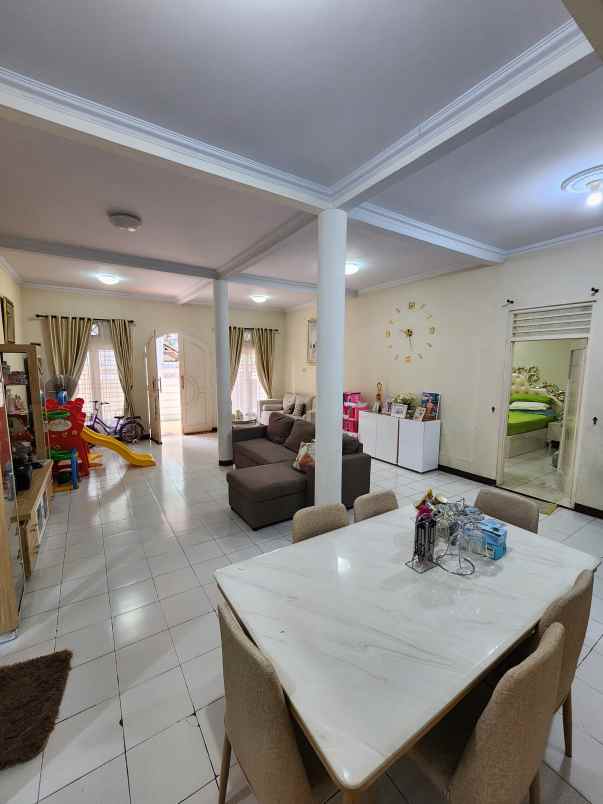 dijual kost jl kampus stan jurangmangu