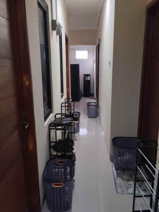 dijual kost karet kuningan