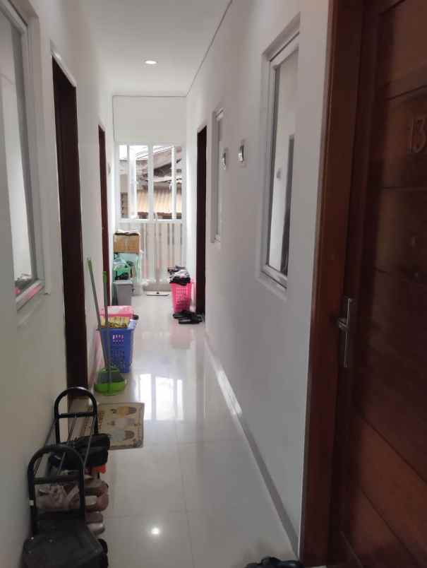 dijual kost karet kuningan