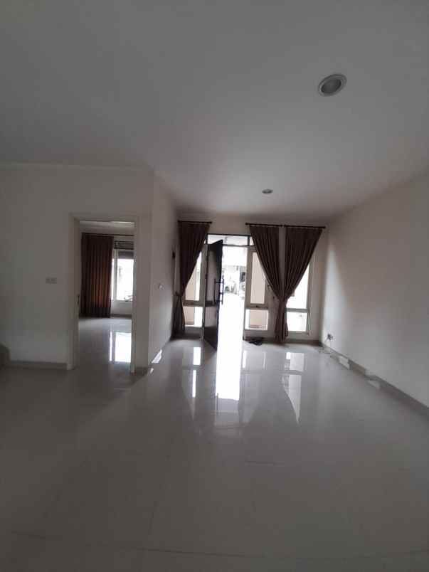 dijual murah rumah helios suvarna sutera tangerang