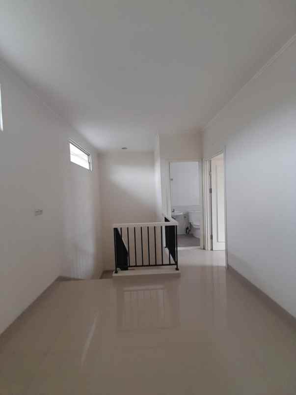 dijual murah rumah helios suvarna sutera tangerang