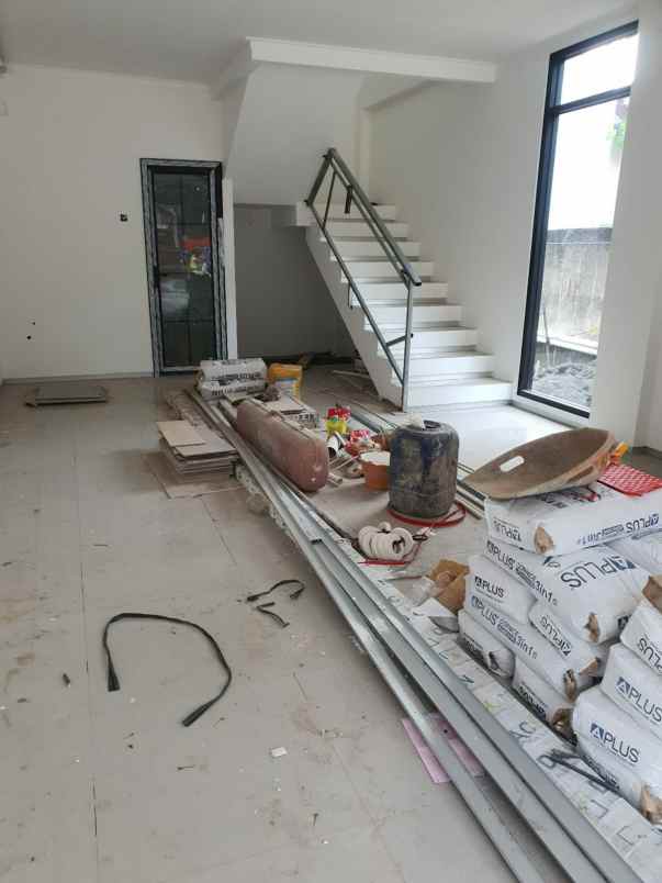 dijual ruko baru di jagakarsa lokasi strategis