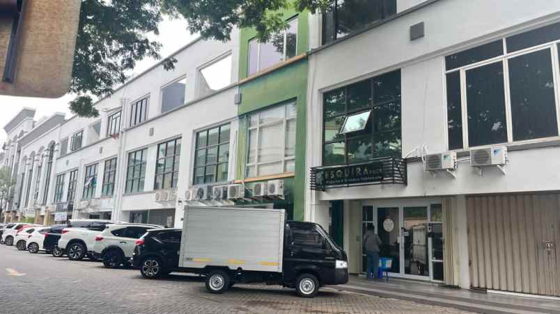 dijual ruko gudang kantor plaza segi 8 sukomanunggal