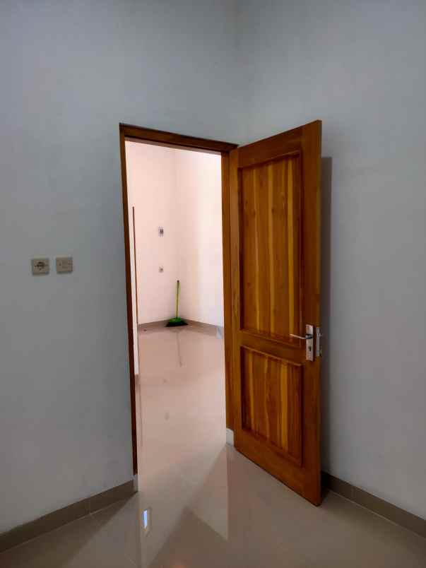 dijual rumah 1 km ke masjid agung bantul