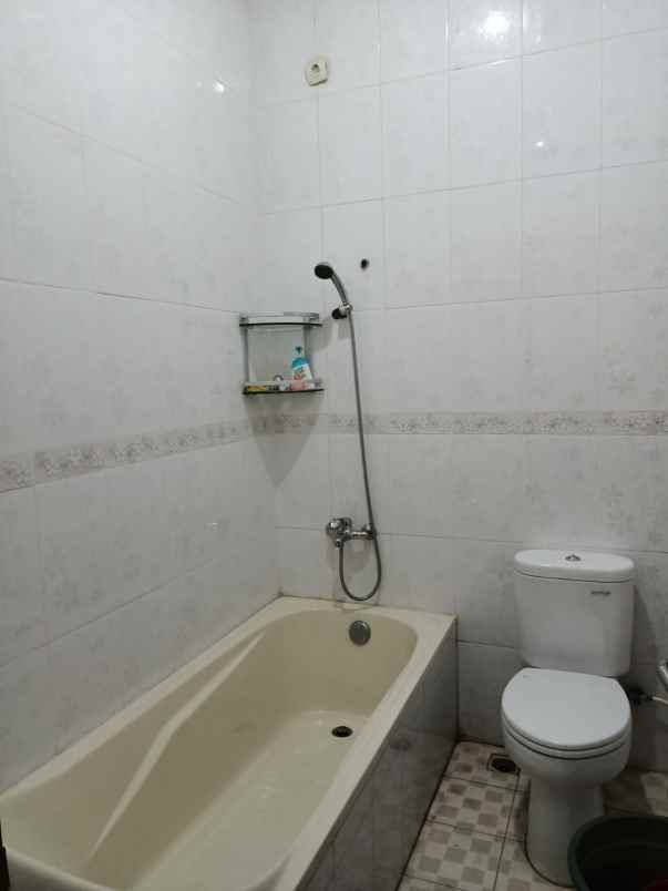 dijual rumah 2lt bagus strategis di bojongsari depok