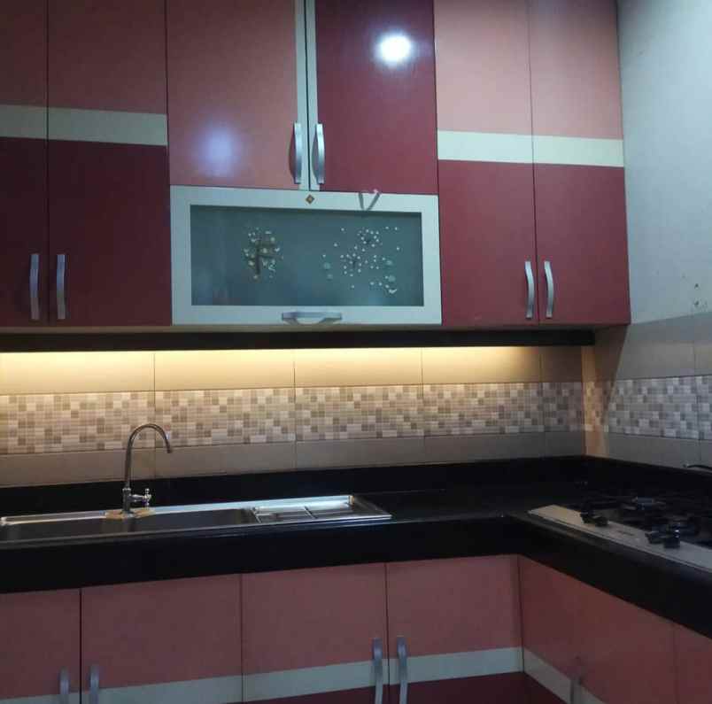 dijual rumah 3 lantai jakarta barat