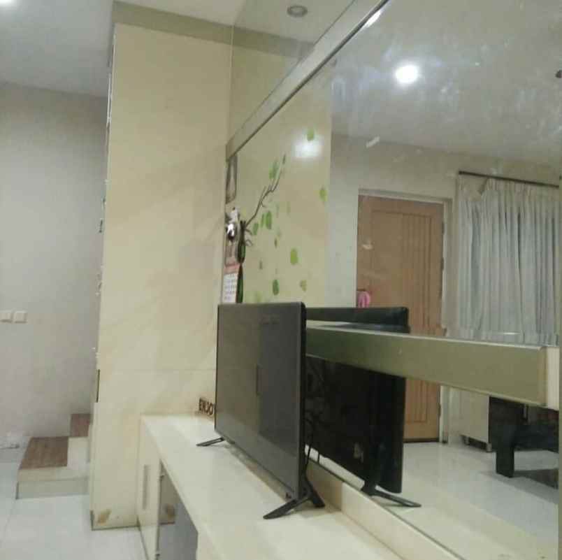 dijual rumah 3 lantai jakarta barat