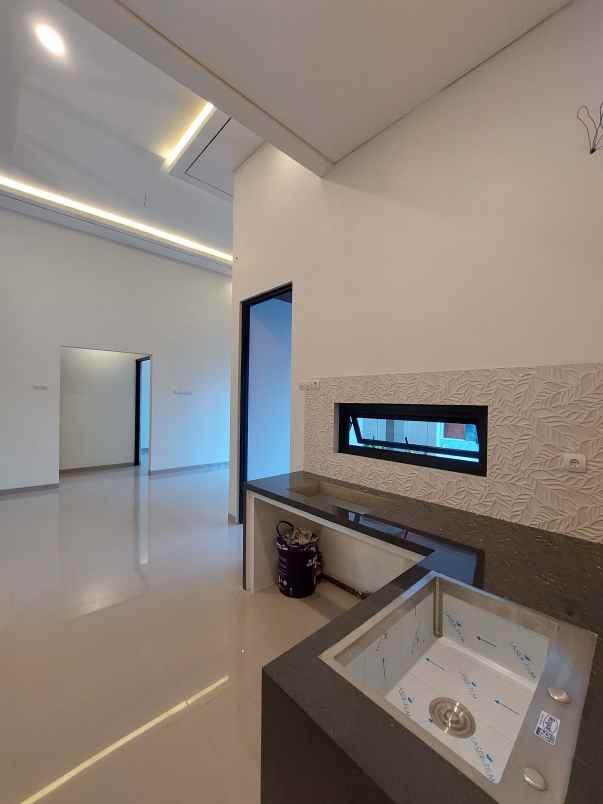 dijual rumah 800 meter pamella 7