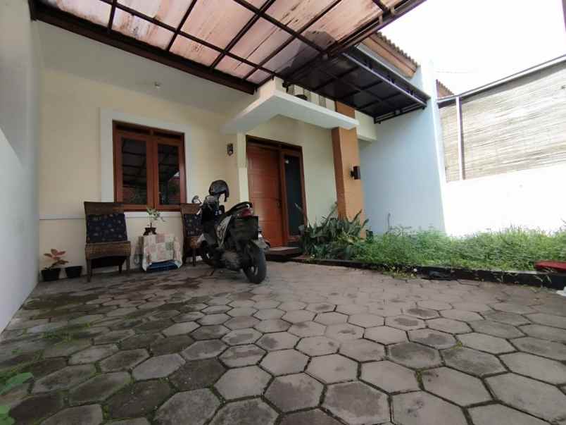 dijual rumah antapani