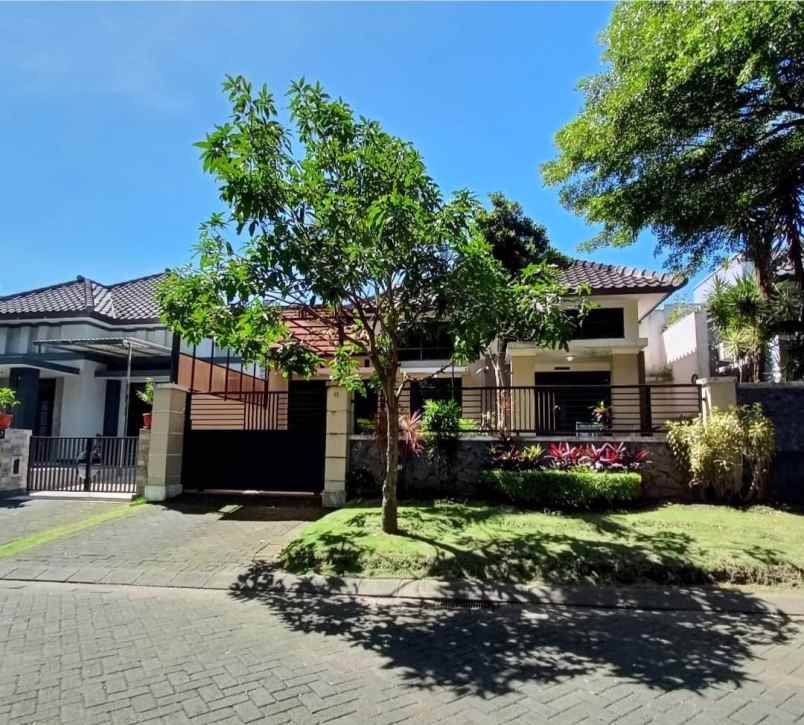 dijual rumah araya kota madya