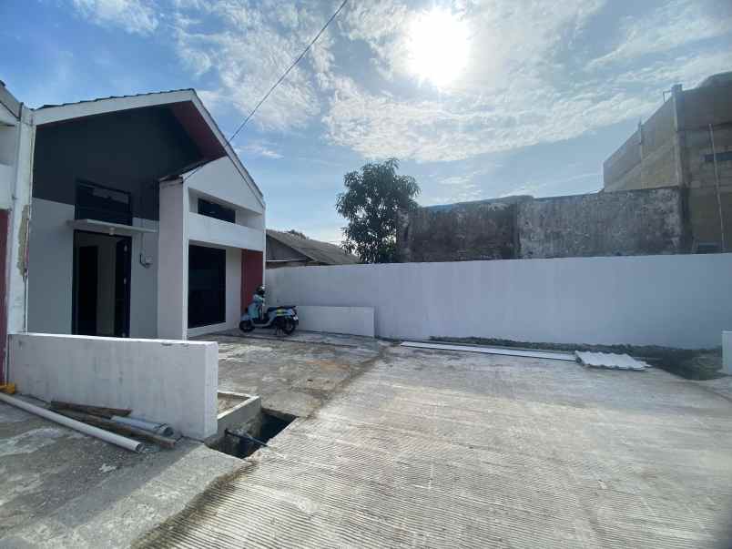 dijual rumah azura residence tarumajaya