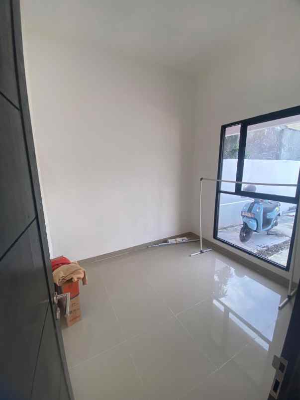 dijual rumah azura residence tarumajaya