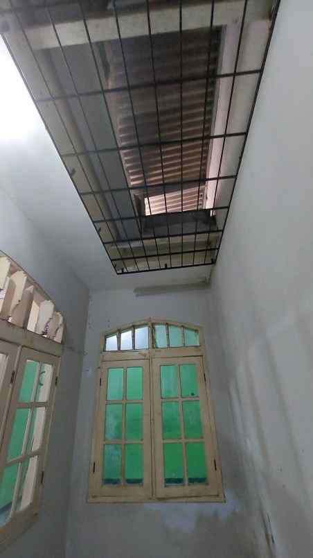 dijual rumah babatan pantai