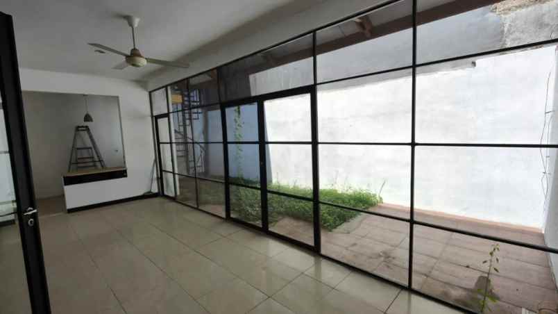 dijual rumah babatan wiyung