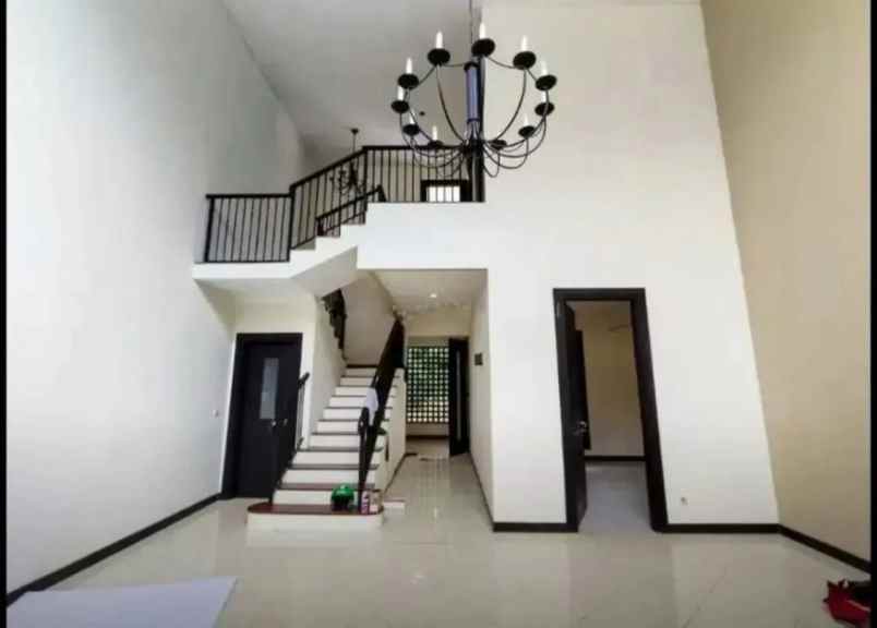 dijual rumah babatan wiyung