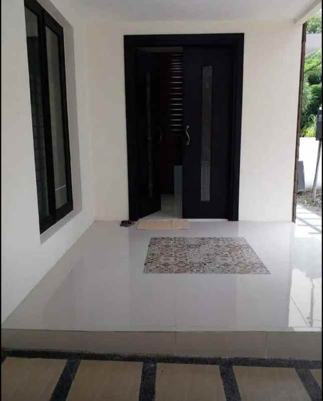 dijual rumah babatan wiyung