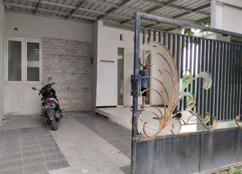 dijual rumah balas klumprik