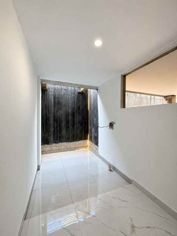 dijual rumah bambu apus