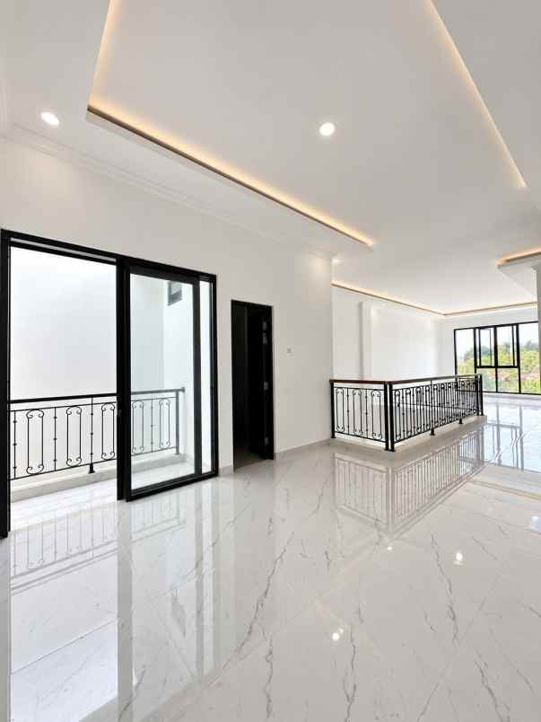 dijual rumah bambu apus