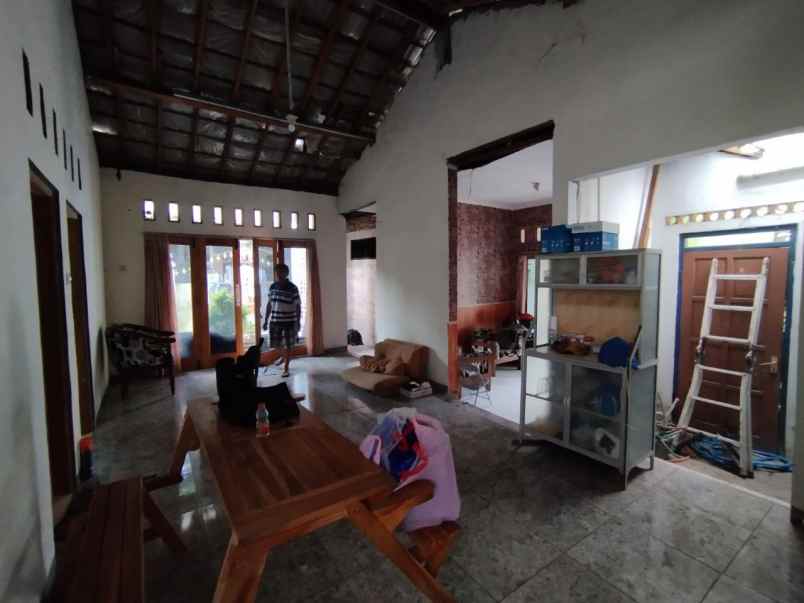 dijual rumah banyuanyar banjarsari