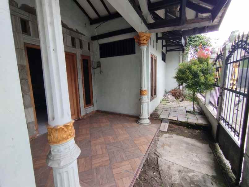 dijual rumah banyuanyar banjarsari