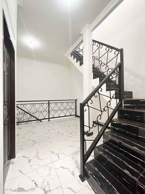 dijual rumah batuampar condet jakarta timur