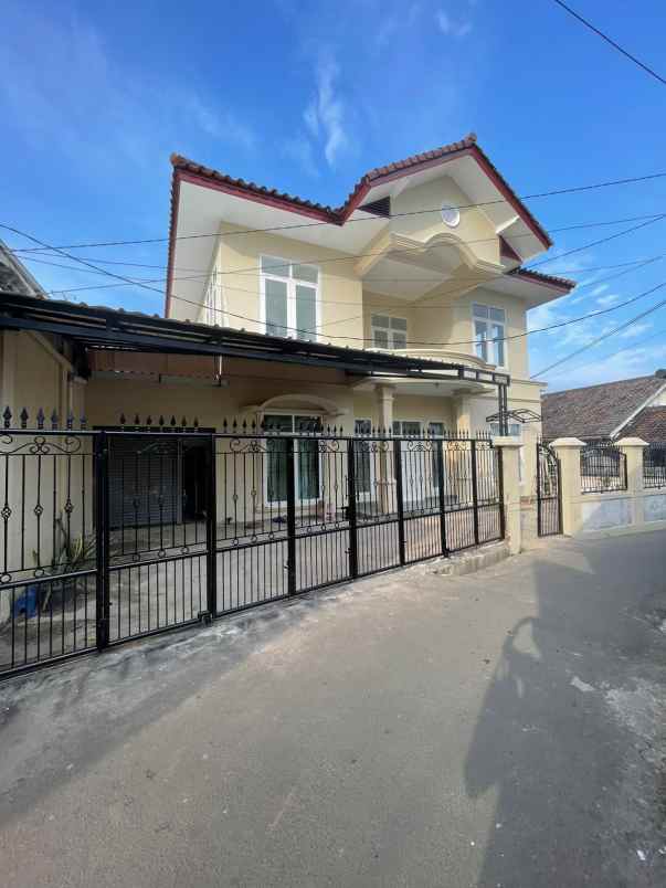 dijual rumah beji