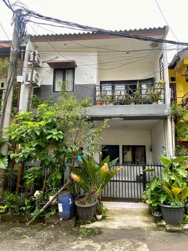 dijual rumah bintaro sek 3a