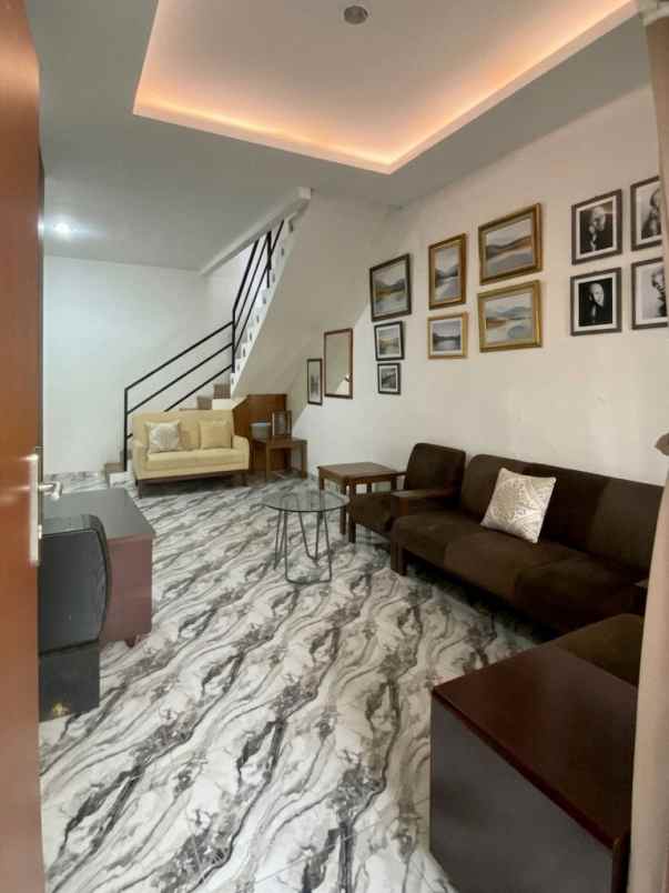 dijual rumah bintaro sek 3a