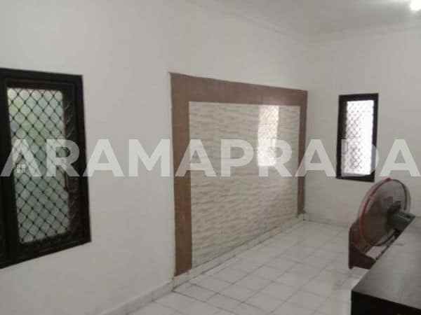 dijual rumah buana raya