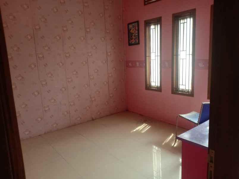 dijual rumah bumi sariwangi minimalis shm