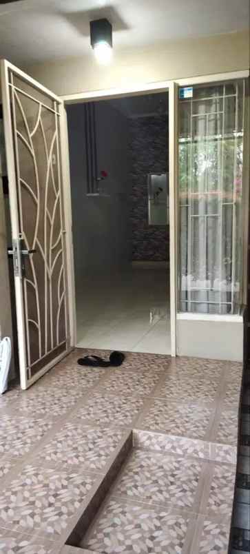 dijual rumah cantik lingkungan asri di ciputat