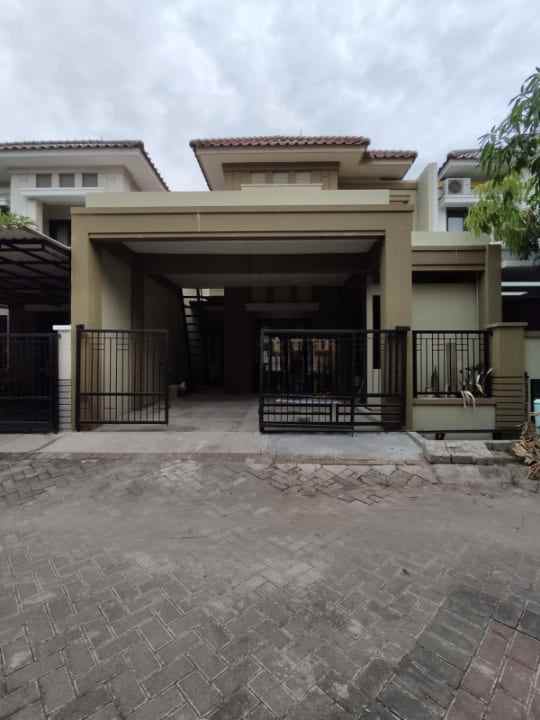 dijual rumah central park a yani