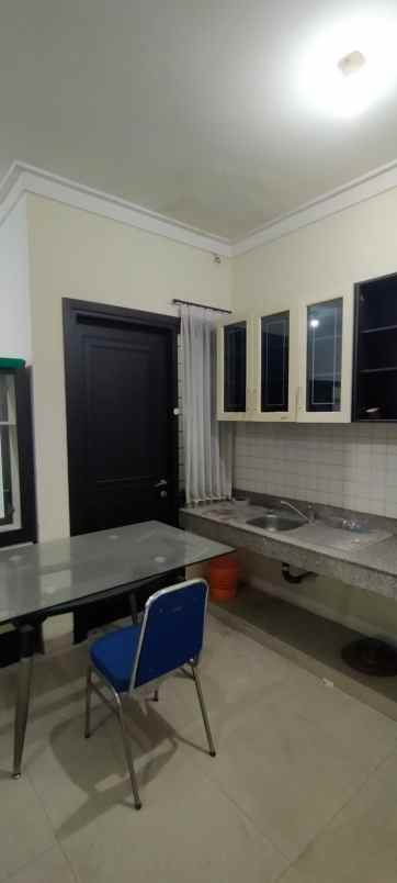 dijual rumah central park a yani