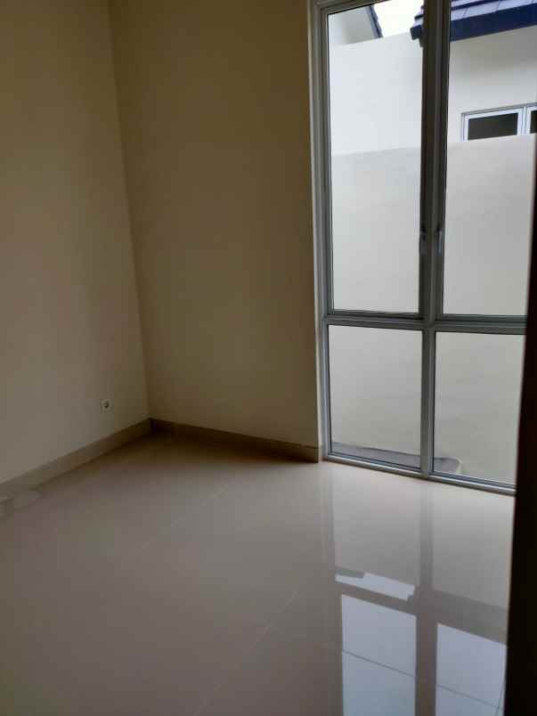 dijual rumah central park juanda