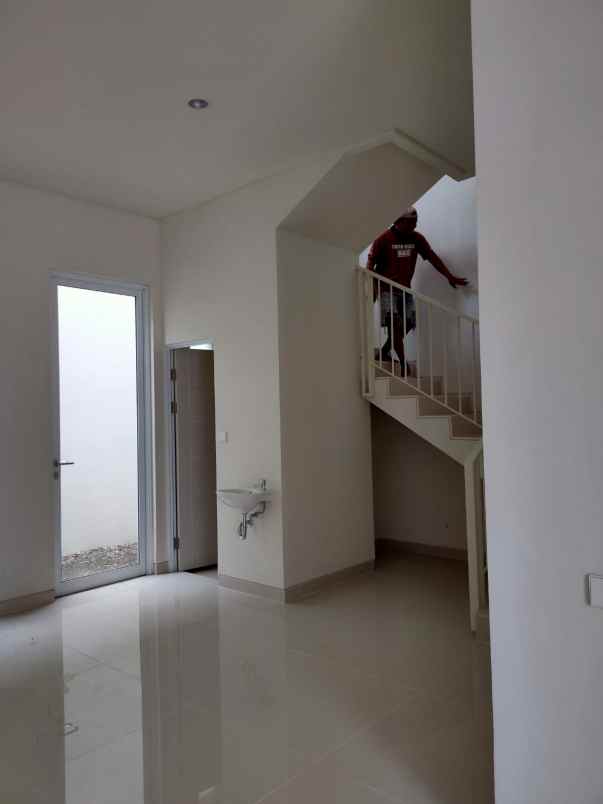 dijual rumah central park juanda