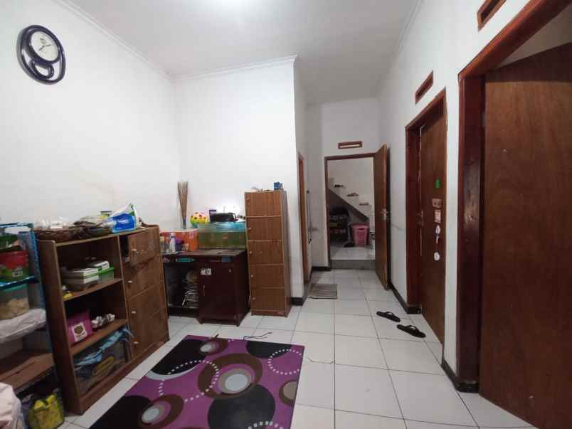 dijual rumah cinunuk