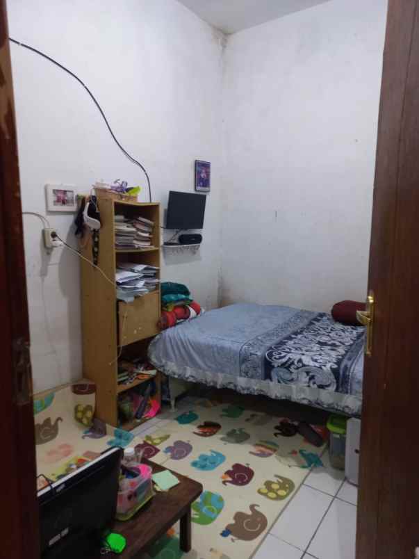 dijual rumah cinunuk