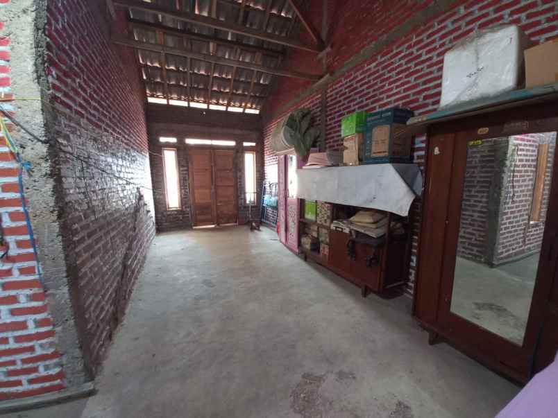 dijual rumah cinunuk