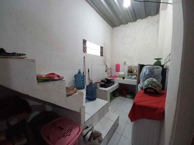 dijual rumah cinunuk