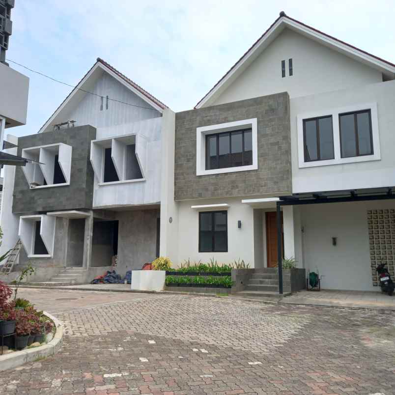 dijual rumah cireundeu raya