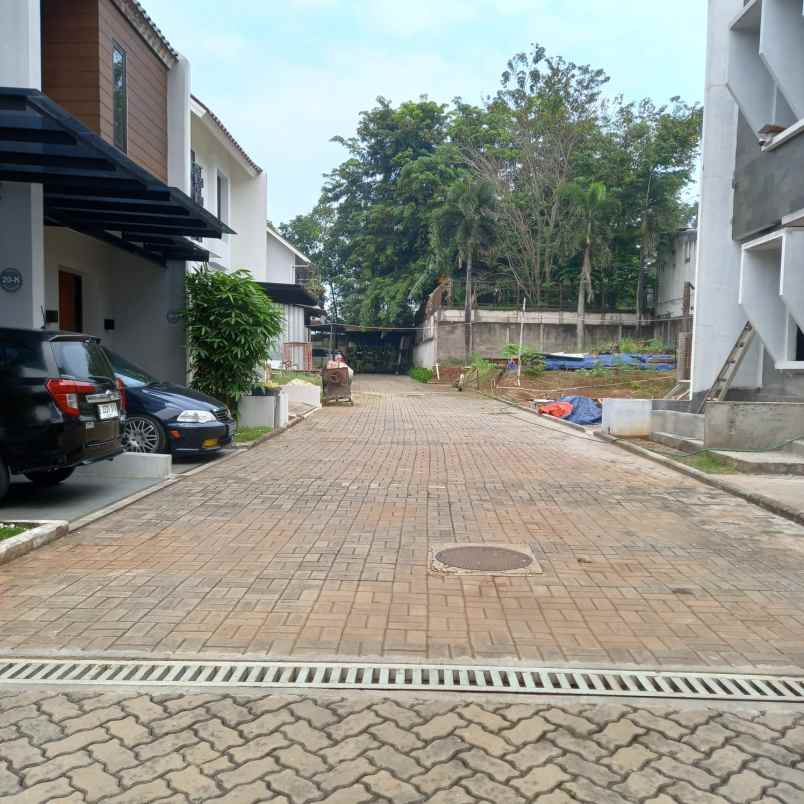 dijual rumah cireundeu raya