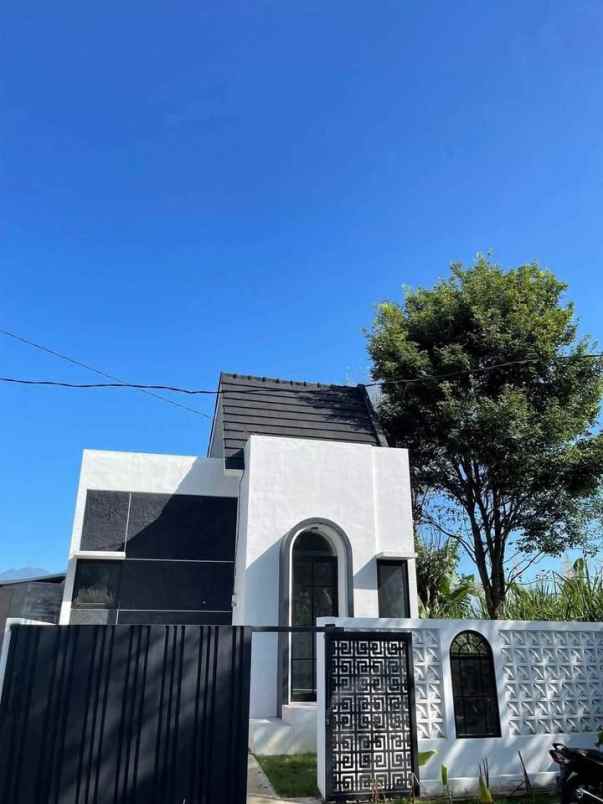 dijual rumah citra garden city buring