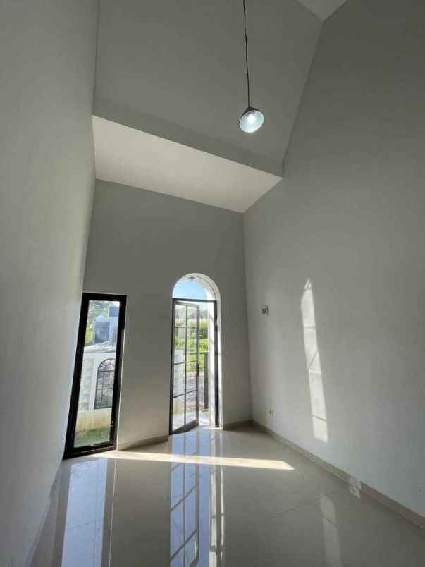 dijual rumah citra garden city buring