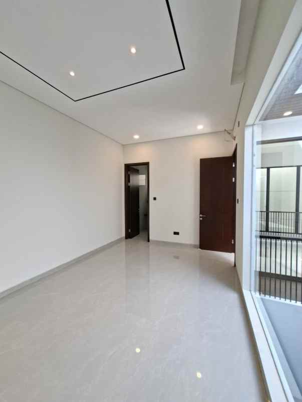 dijual rumah citraland woodland surabaya