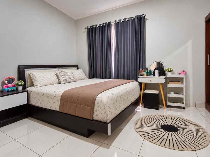 dijual rumah cluster burgundy