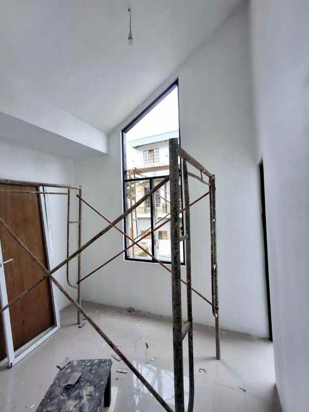 dijual rumah cluster calista city light
