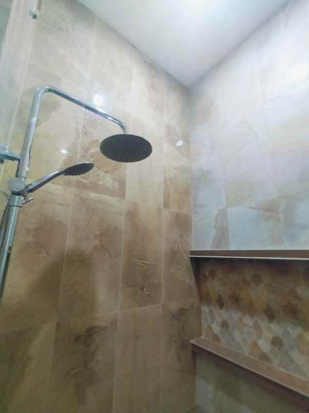 dijual rumah cluster greenwood golden