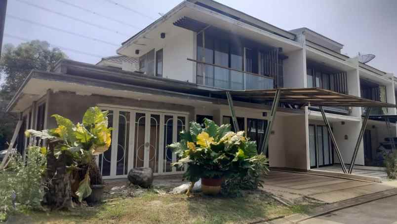 dijual rumah cluster greenwood golden